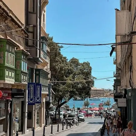 2br With Balcony & Sea Views By 360 Estates *