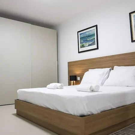 2br With Balcony & Sea Views By 360 Estates *