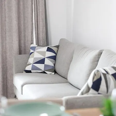 Διαμέρισμα 2br With Balcony & Sea Views By 360 Estates *