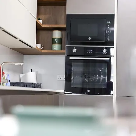 Διαμέρισμα 2br With Balcony & Sea Views By 360 Estates *